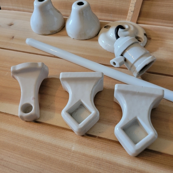 Vintage Ceramic Bathroom Fixtures - Picture 2 of 8